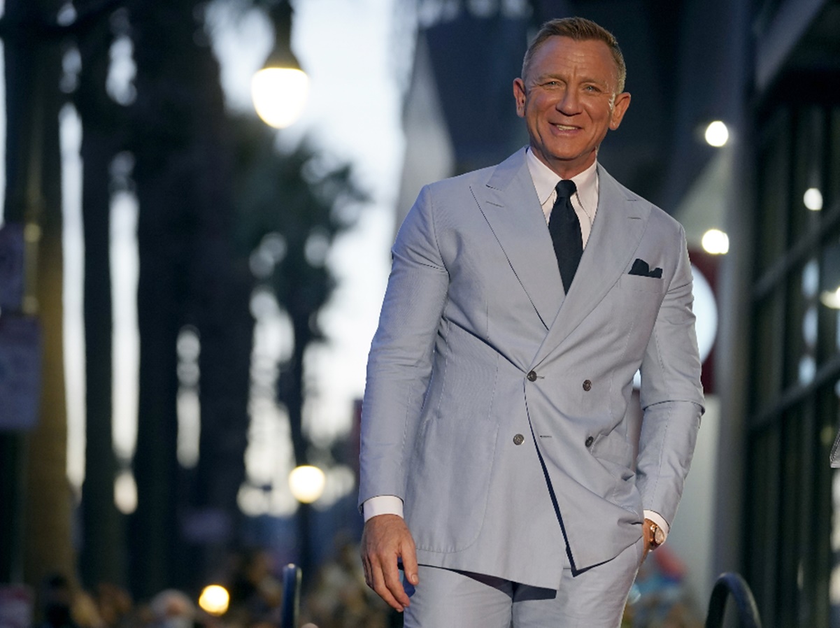 Daniel Craig recibe nombramiento por la Reina Isabel II