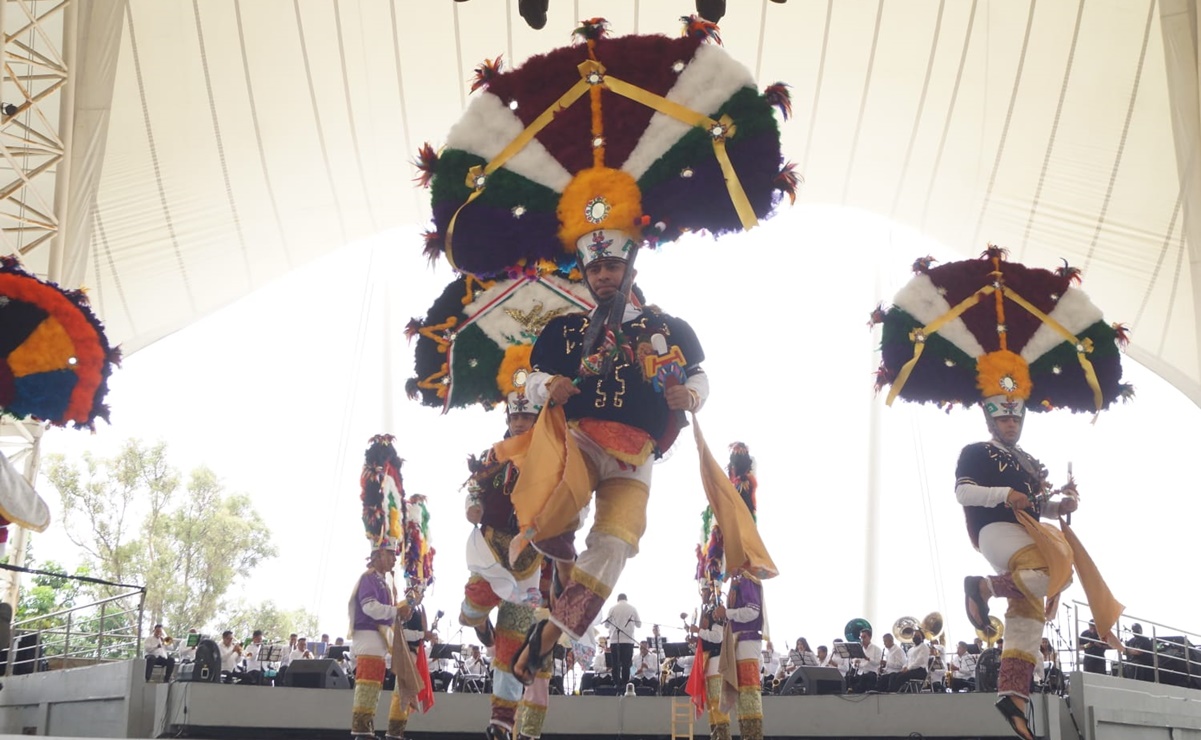Vibran más de 12 mil almas con regreso de bailes, música, ofrendas y tradición de la Guelaguetza a Oaxaca