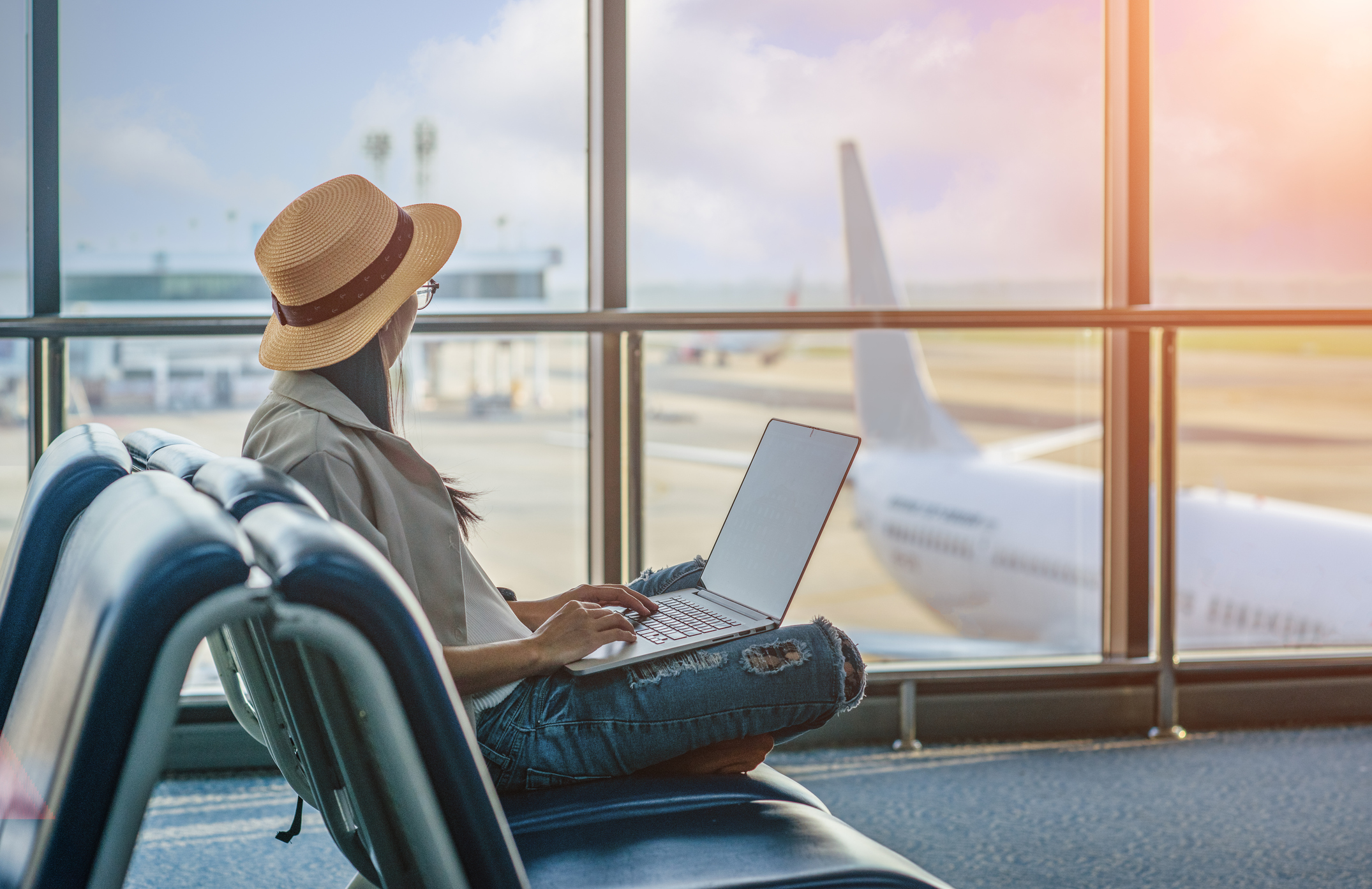 Equipaje de mano en el avión: ¿Qué puedo llevar? Laptops, cámaras, cargadores y otros dispositivos electrónicos