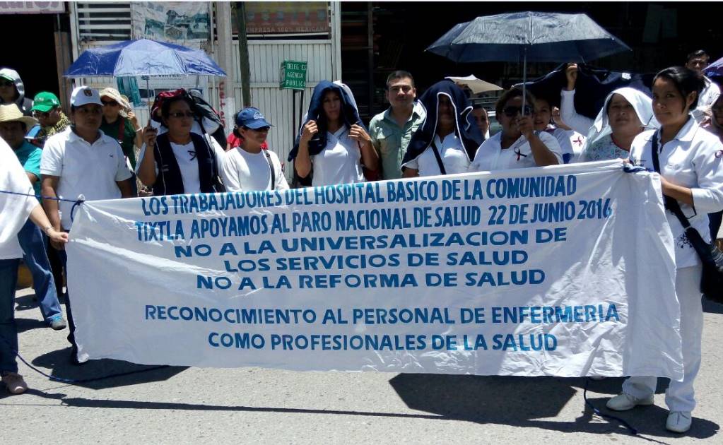 Marchan médicos y enfermeras en Chilpancingo