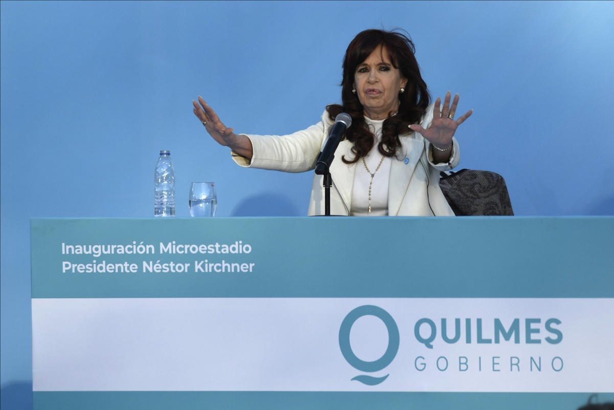 Cristina Kirchner reaparece, acusa a Milei de “anarcocolonialista” y le reclama un “golpe de timón”