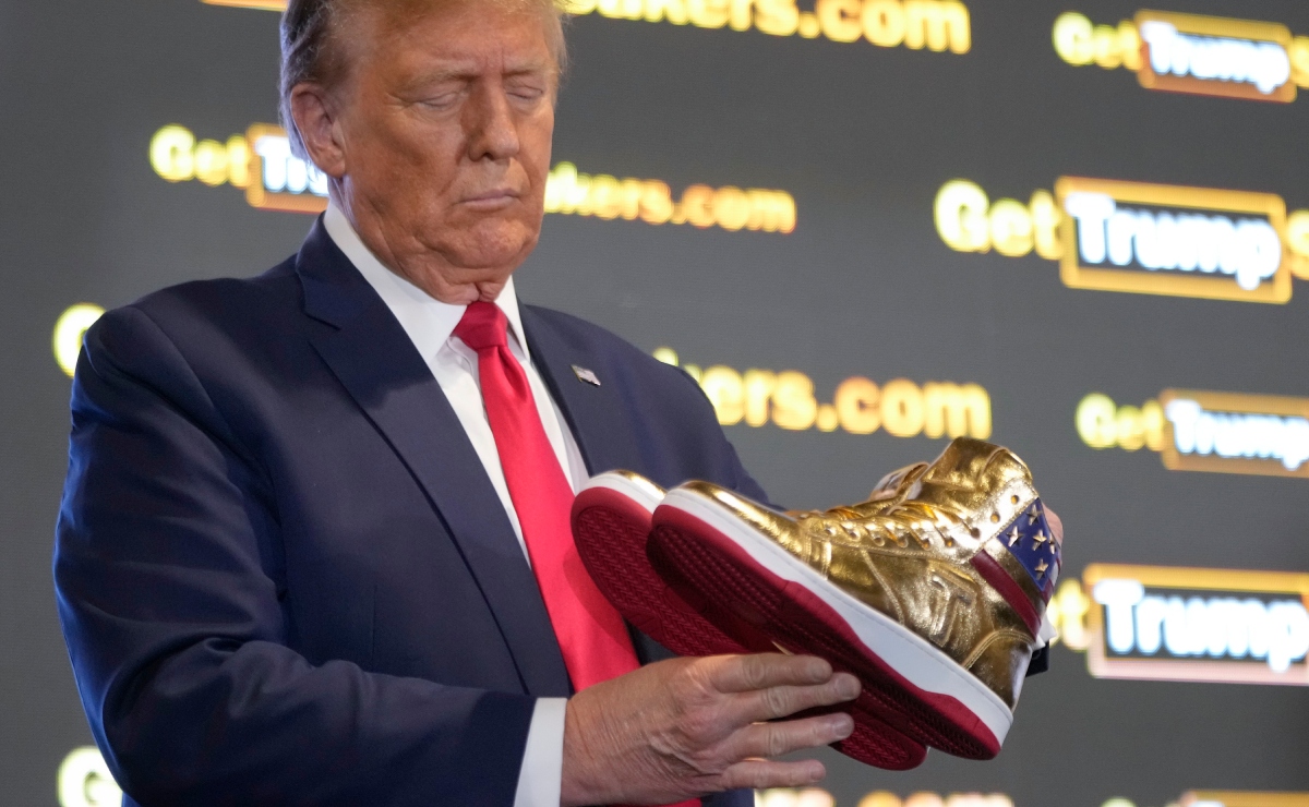 Trump lanza sneakers de edición limitada, un día después del fallo en su contra por valor de 355 mdd