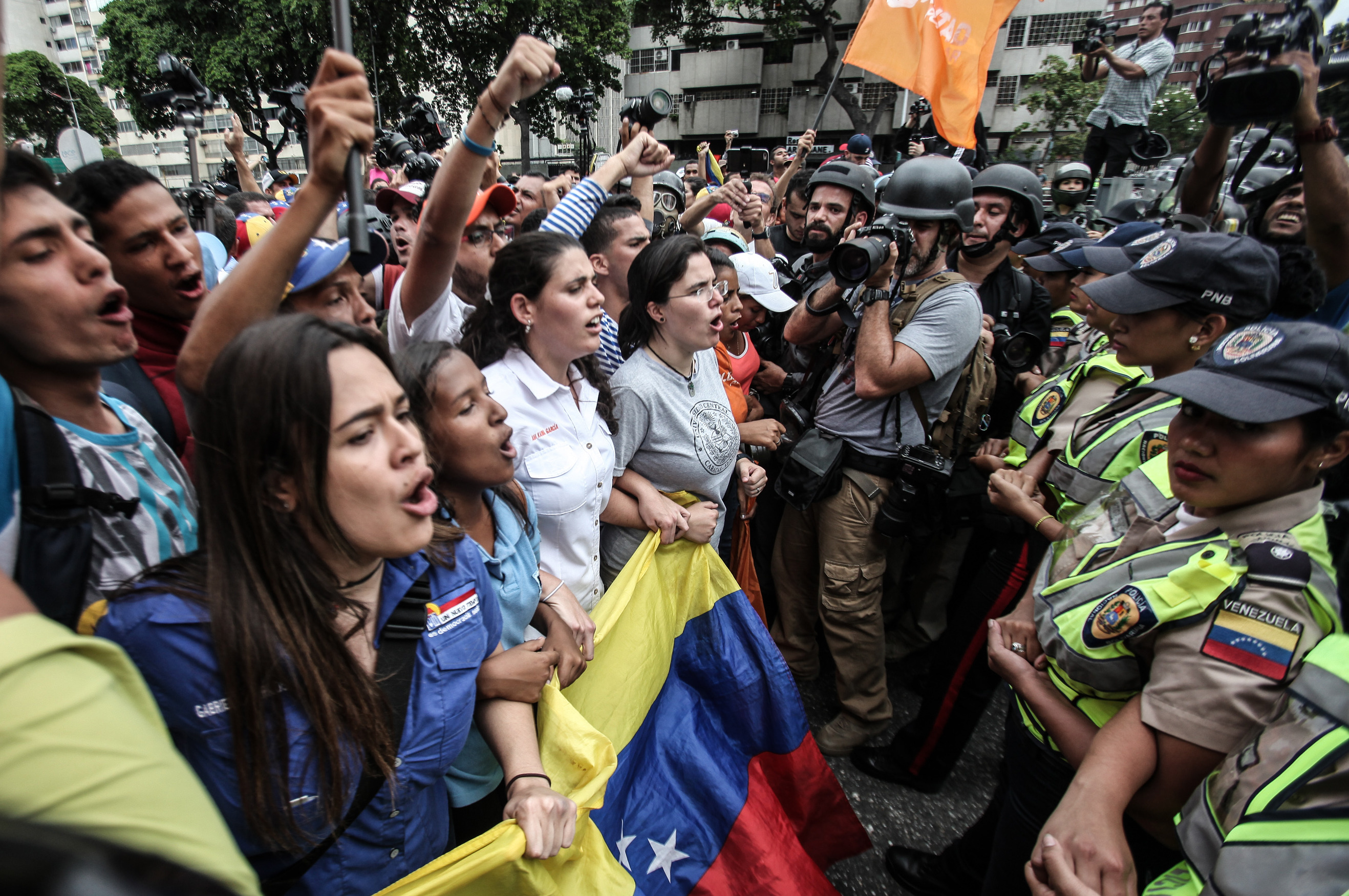 EU urge a Venezuela permitir "inmediatamente" el revocatorio