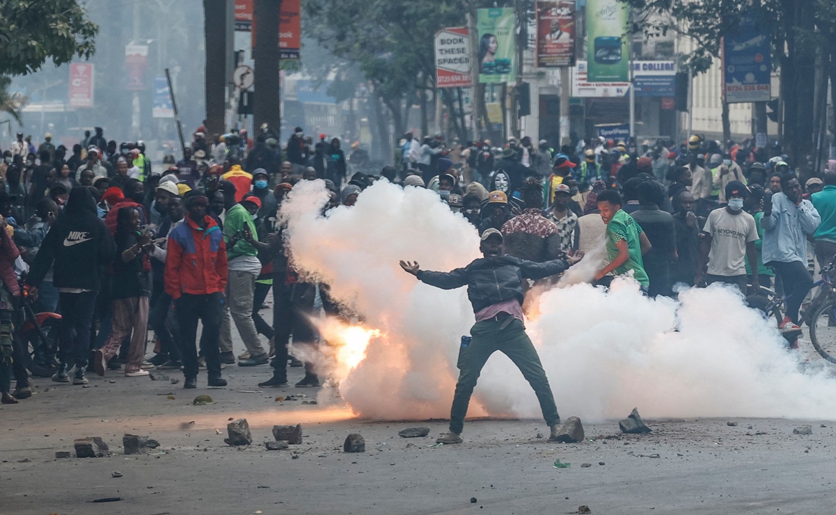 Alertan a mexicanos en Kenia por protestas que han dejado 50 muertos