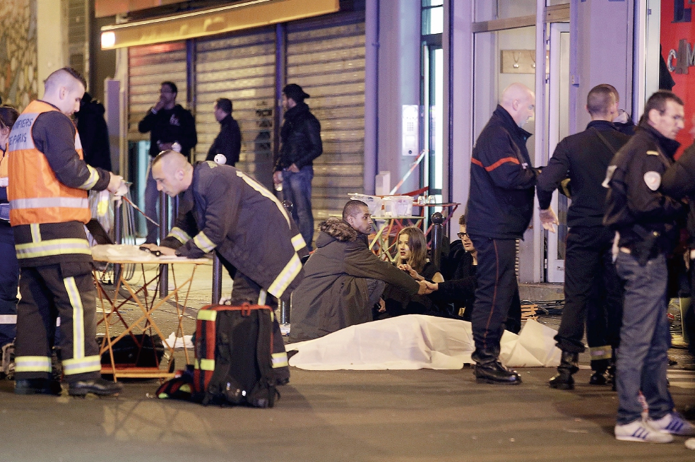 Atentado terrorista en Francia deja más de 120 muertos