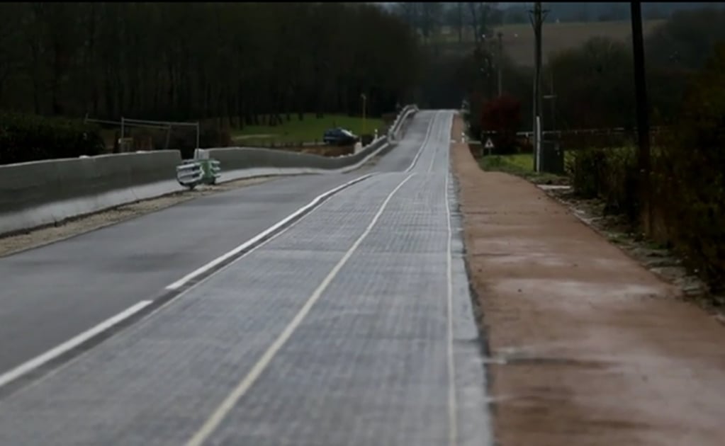 Francia inaugura el primer tramo de carretera solar del mundo