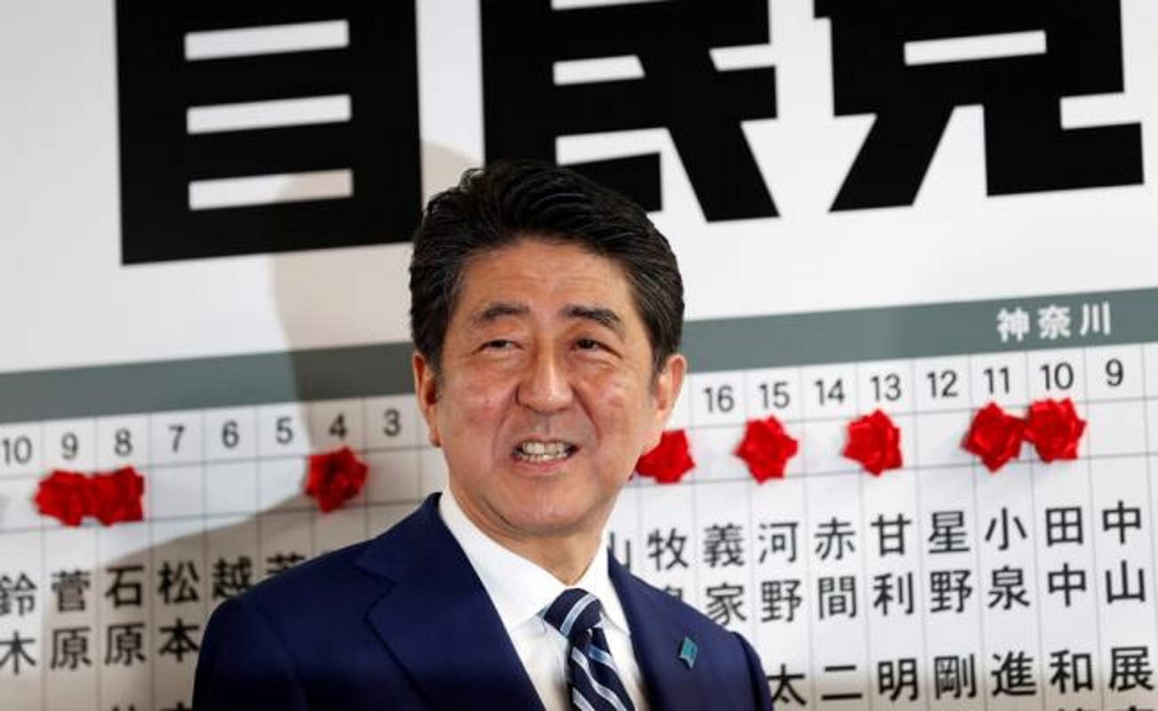 Primer ministro de Japón obtiene amplia victoria en elecciones