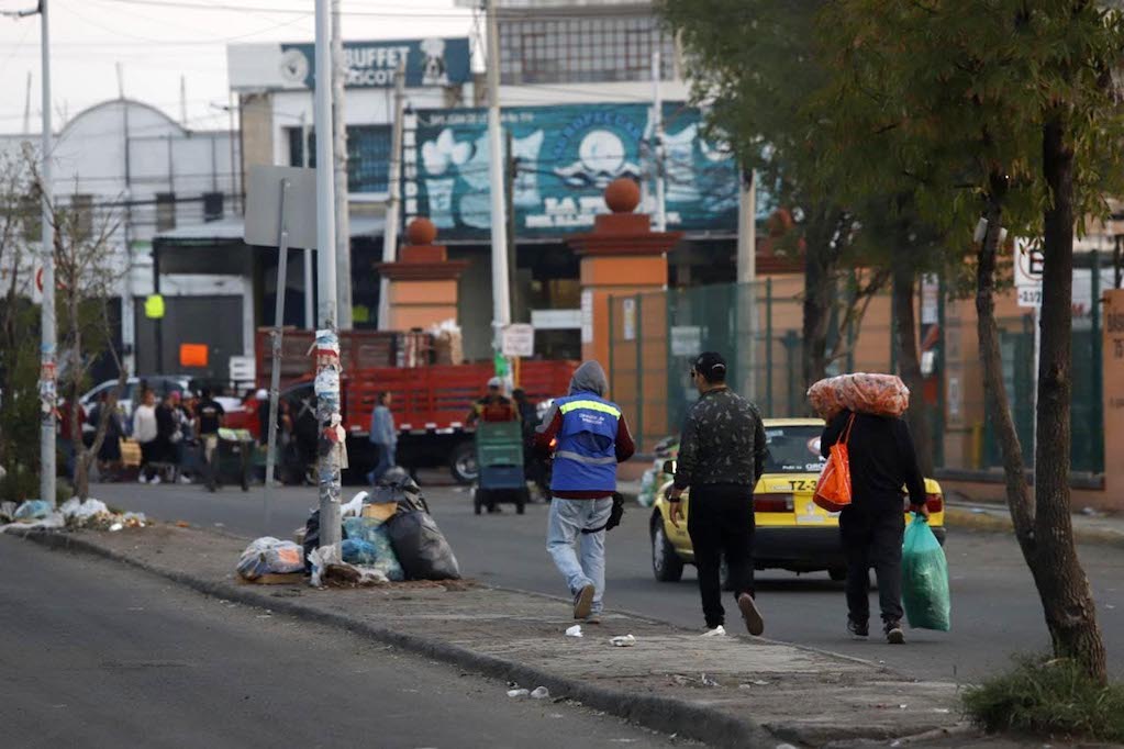 Retiran hasta 180 vendedores ambulantes de la Central de Abastos de Querétaro 