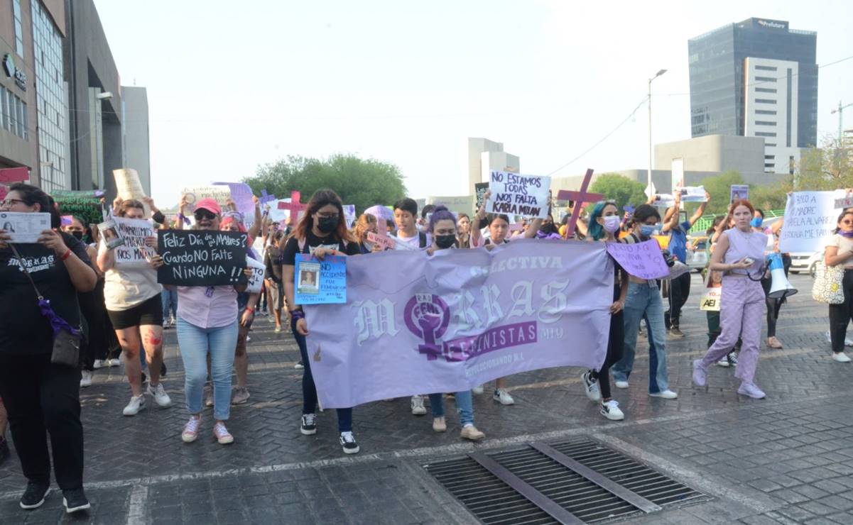 Marchan en protesta contra feminicidios y desapariciones de mujeres en Nuevo León