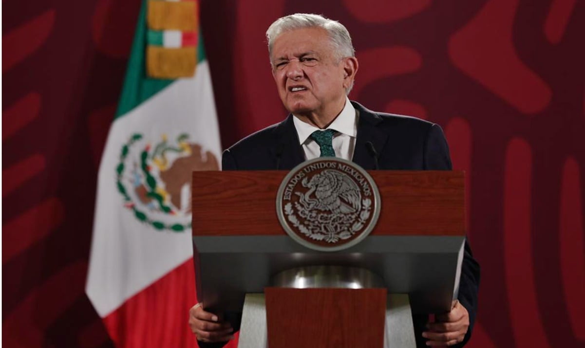 “Yo soy un anti TikTok”: AMLO; “un libro contiene cosas insustituibles”, afirma