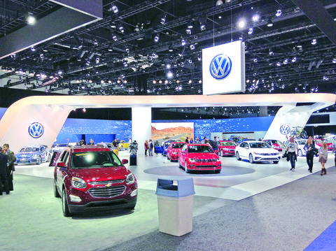 Crisis de VW, visible en el Auto Show de LA