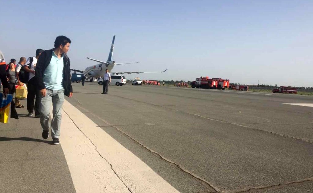 Tras aterrizaje de emergencia, avión de Egyptair retoma ruta