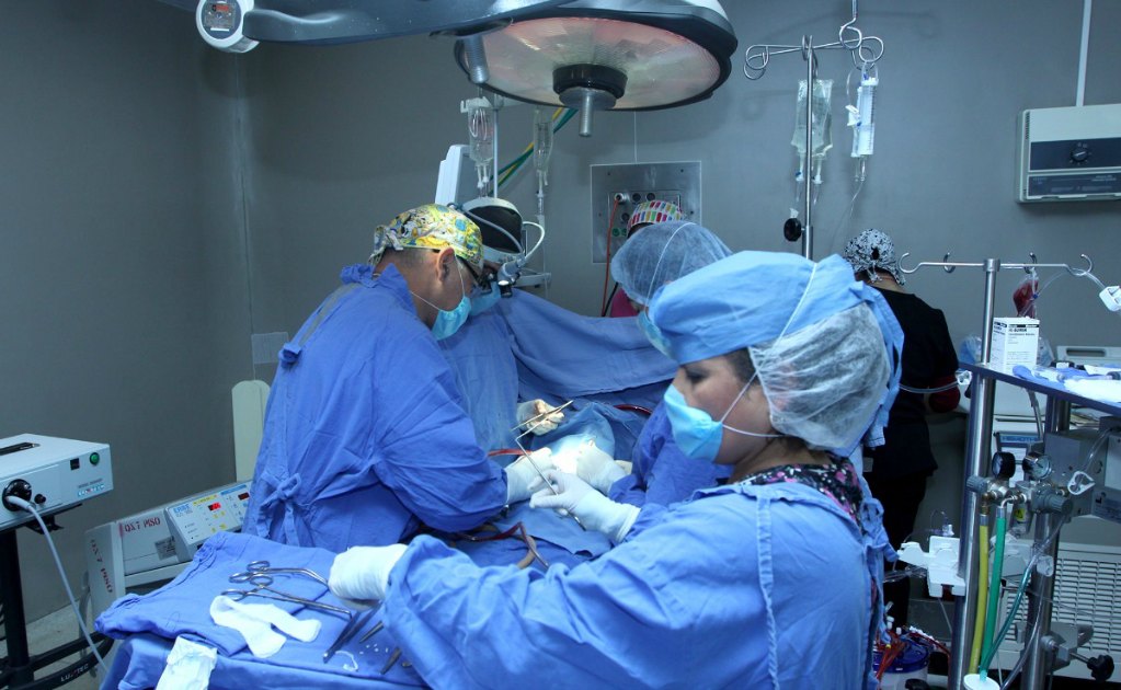 Médicos del IMSS realizaron cirugía a corazón abierto durante sismo de 8.2 grados