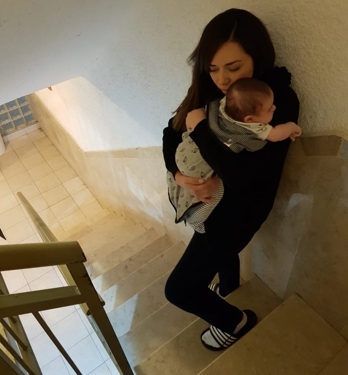 Con bebé en brazos, youtubers mexicanos sortean misiles y terror en Israel