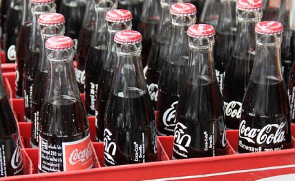 Resultados de Coca-Cola en segundo trimestre superan expectativas y la empresa eleva sus previsiones para 2024