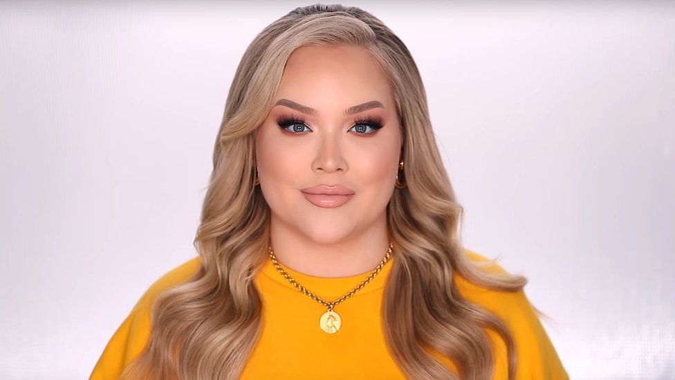 NikkieTutorials: la youtuber de belleza que reveló en un video que es transgénero