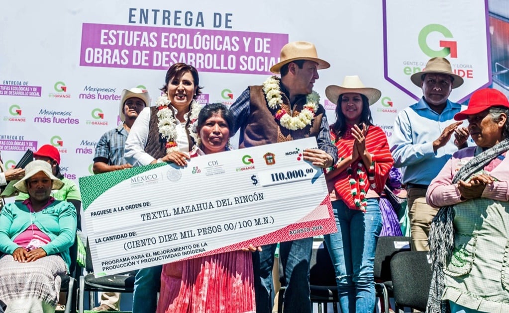 Entregan Rosario Robles y Eruviel Ávila apoyos para vivienda