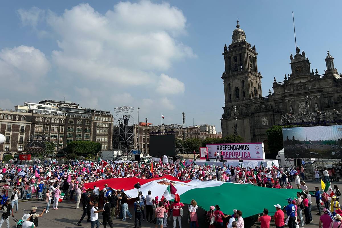 Marcha “Marea Rosa” en el Zócalo de la CDMX, minuto a minuto