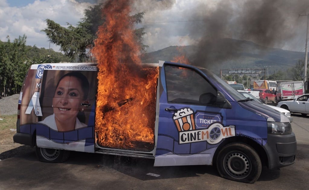 Queman vehículo de candidata al Senado en Nahuatzen, Michoacán