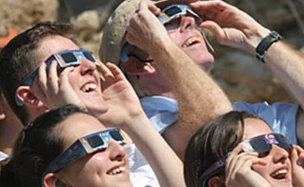 Conoce cuáles son los lentes especiales para ver el Eclipse Solar