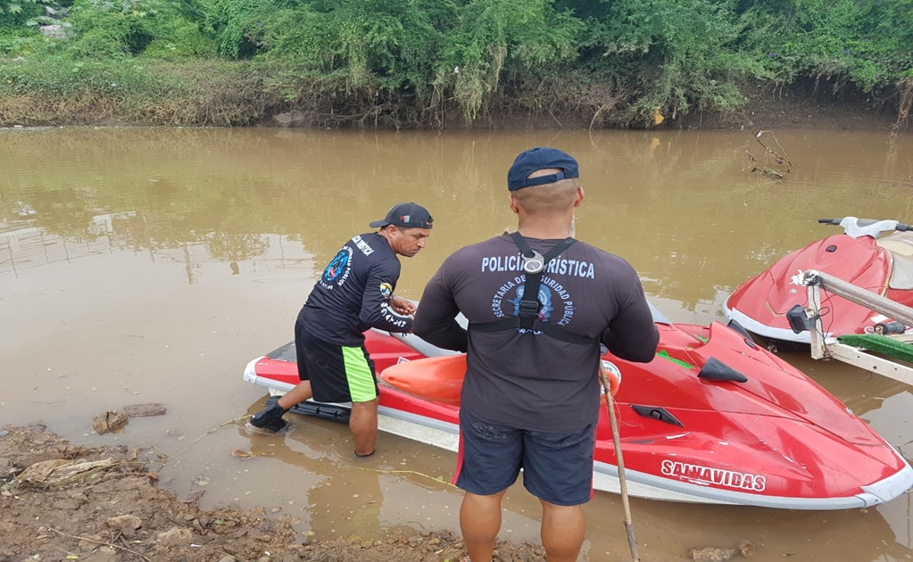 Policía acuática de Mazatlán realiza búsqueda de víctimas por la depresión tropical 19-E