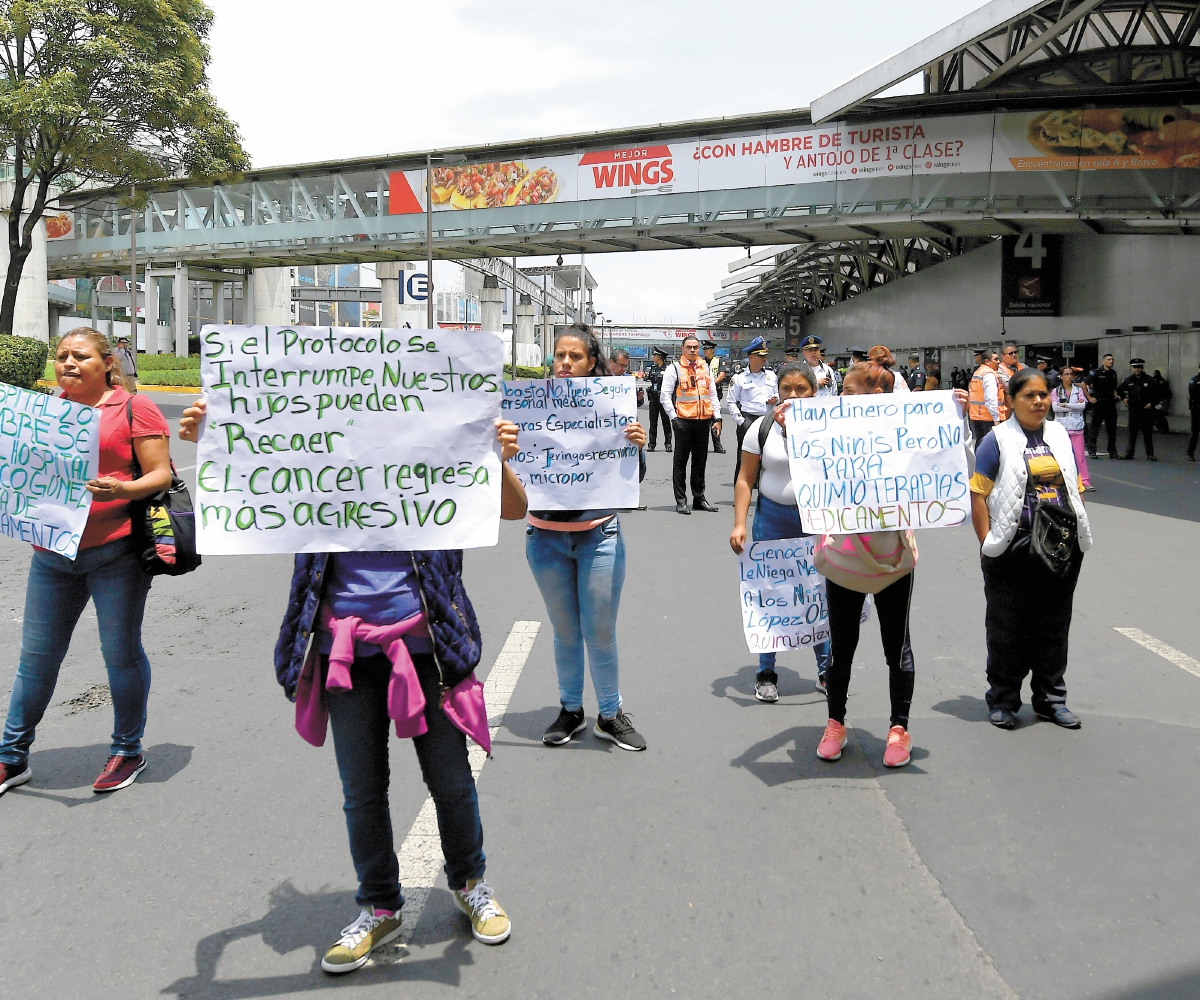 Pacientes se amparan contra Cancerología