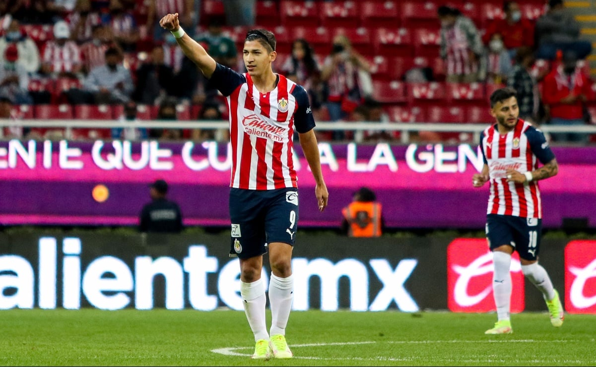 Ángel Zaldívar apunta al título de goleo con Chivas