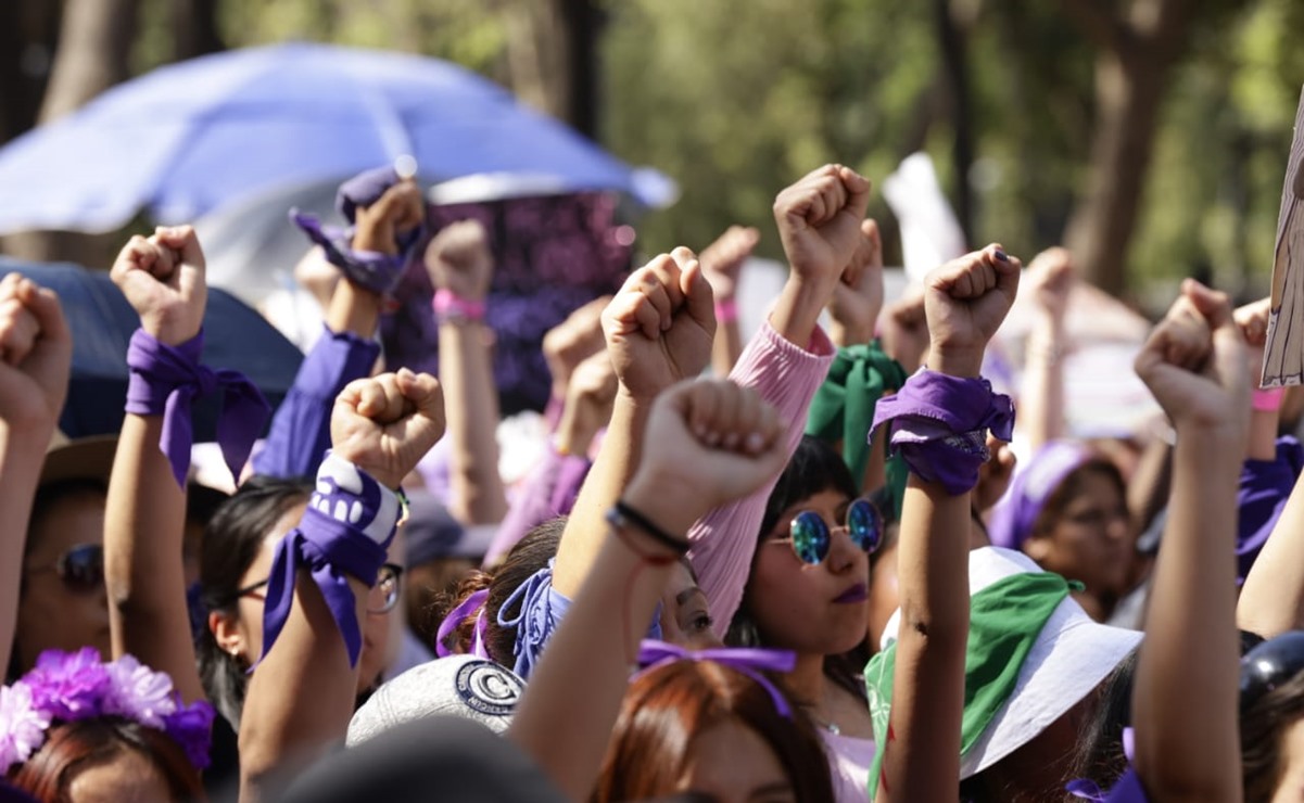 Muere mujer de 33 años por paro cardiaco durante marcha del 8M