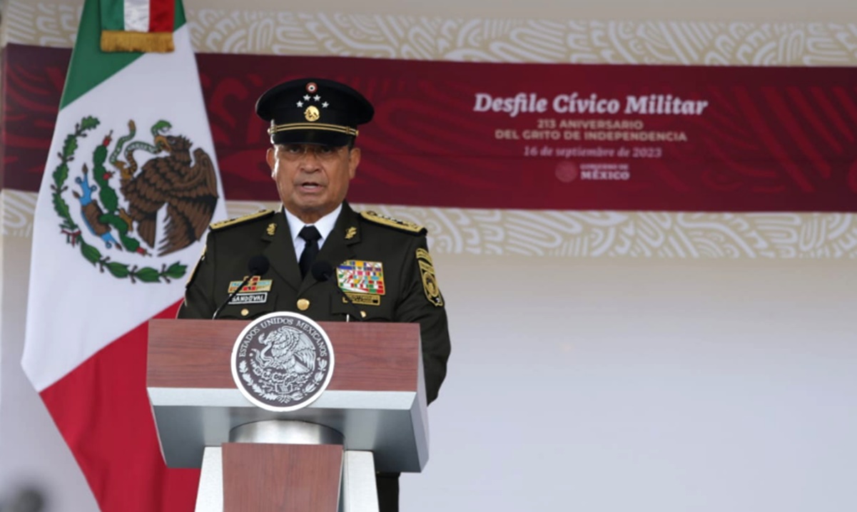 Llama Luis Cresencio Sandoval a la unidad nacional durante desfile de Independencia