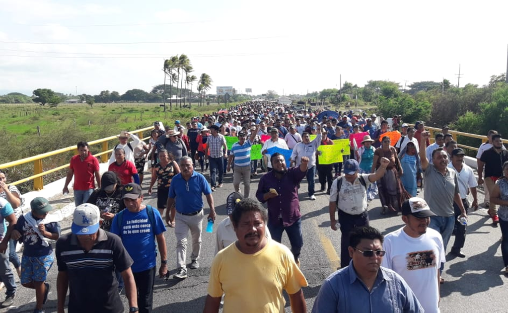 Con marcha, zapotecos exigen "dignidad y reconstrucción" en Oaxaca