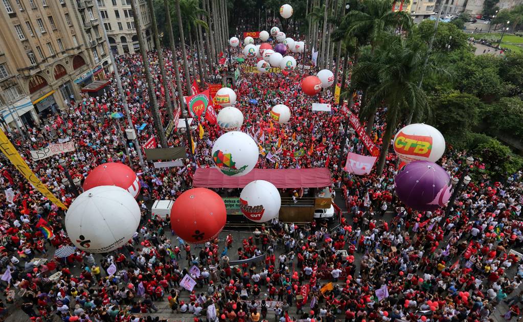 Miles de personas apoyan en ciudades de Brasil a Rousseff