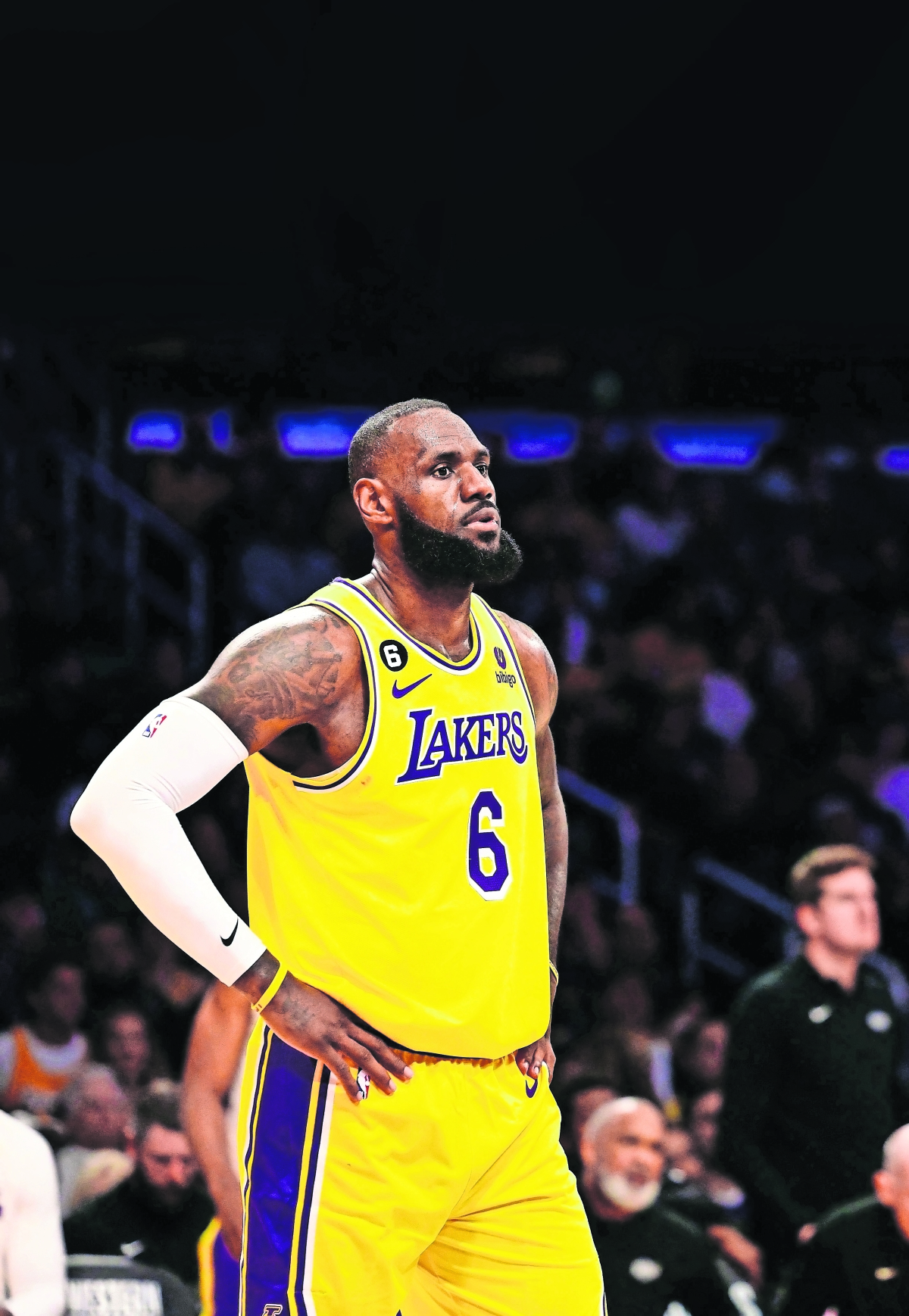 Lakers retirará jersey de James