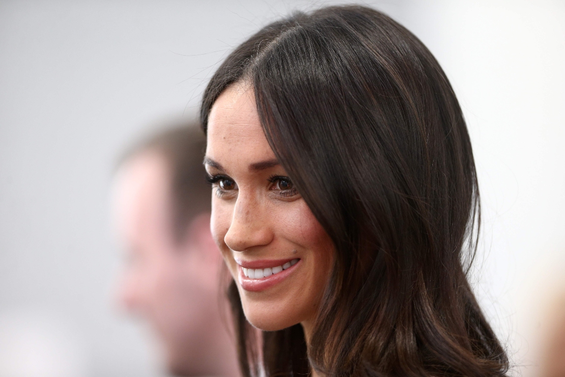 Meghan Markle apuesta por un look natural, sin maquillaje y pelo rizado