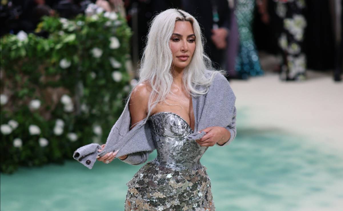 Critican vestido de Kim Kardashian en la Met Gala "¿cuántas costillas se quitó para caber ahí?"