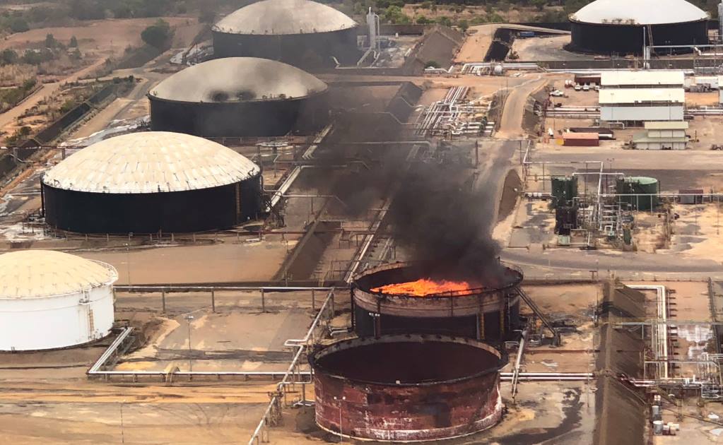 Tanques de almacenamiento de petróleo se incendian en Venezuela