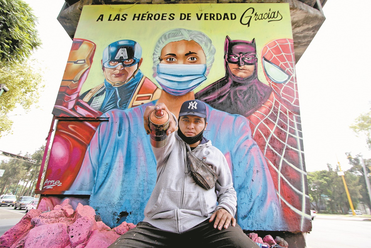 Pintan grafiti en honor de los doctores en CDMX