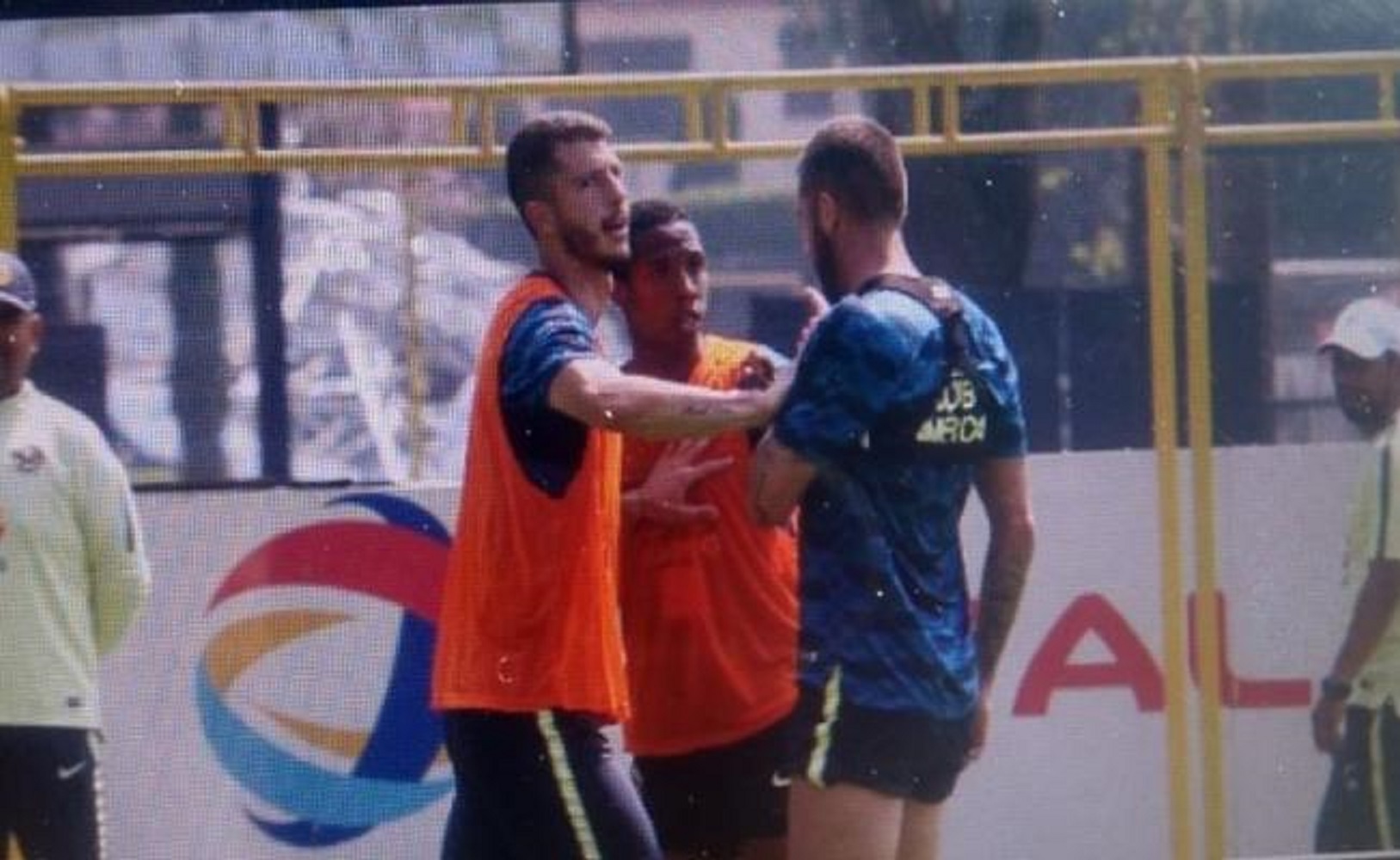 Ménez e Ibargüen se 'calientan' en el entrenamiento