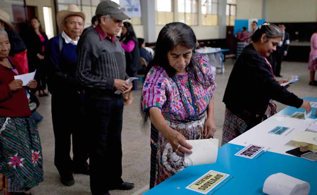 Felicita México a Guatemala por comicios