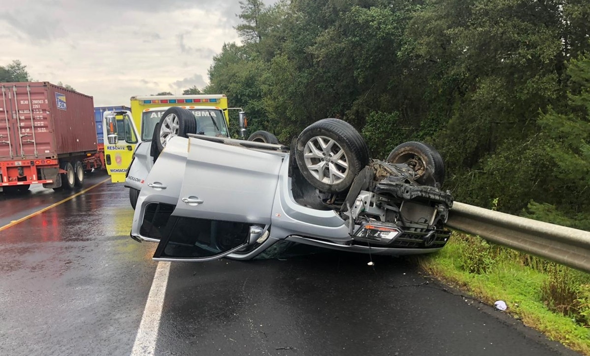 Choque múltiple deja un muerto y 17 lesionados sobre la Autopista Siglo 21