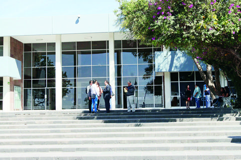 Opera con energía eólica el edificio de Rectoría 