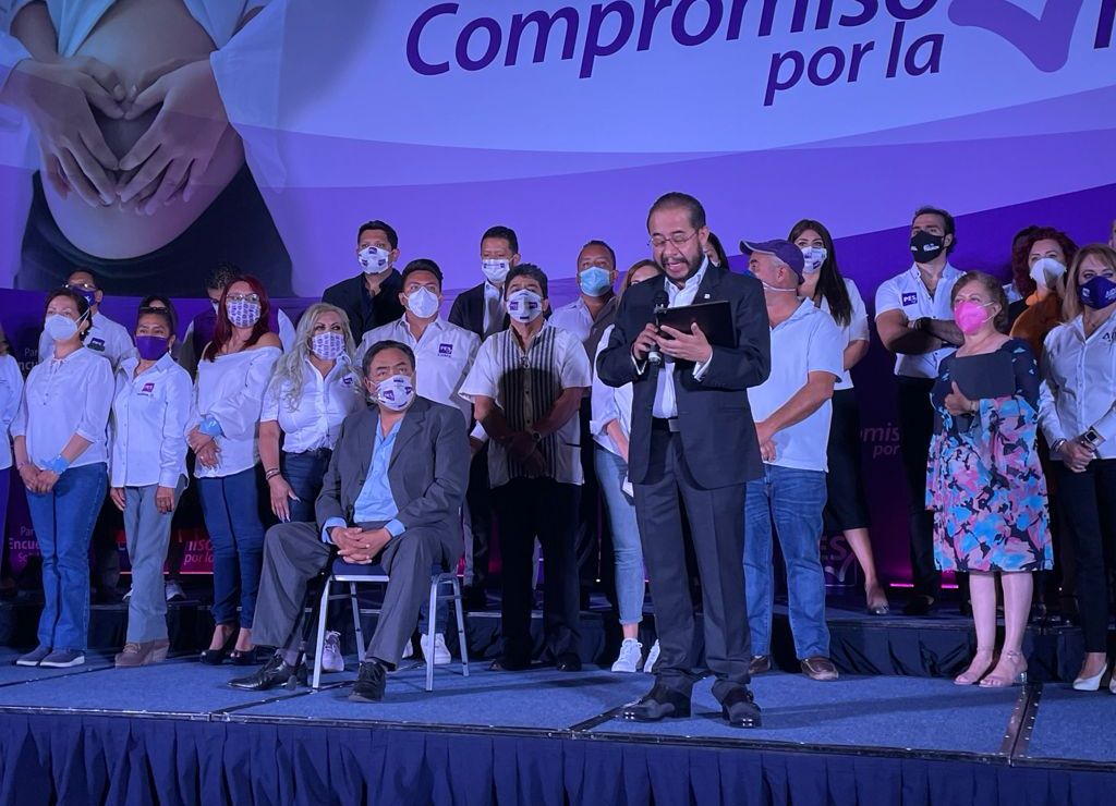 Candidatos del PES firman ante notario "compromiso en defensa de la vida"