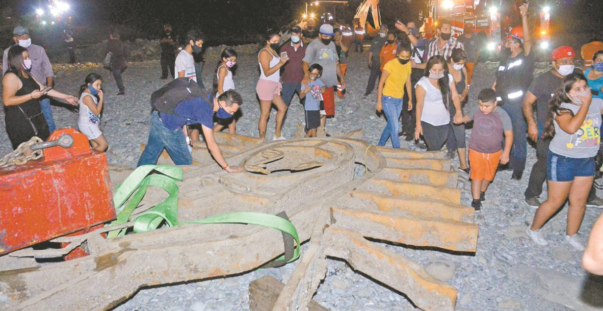 Halló a la Morenita buscando chatarra