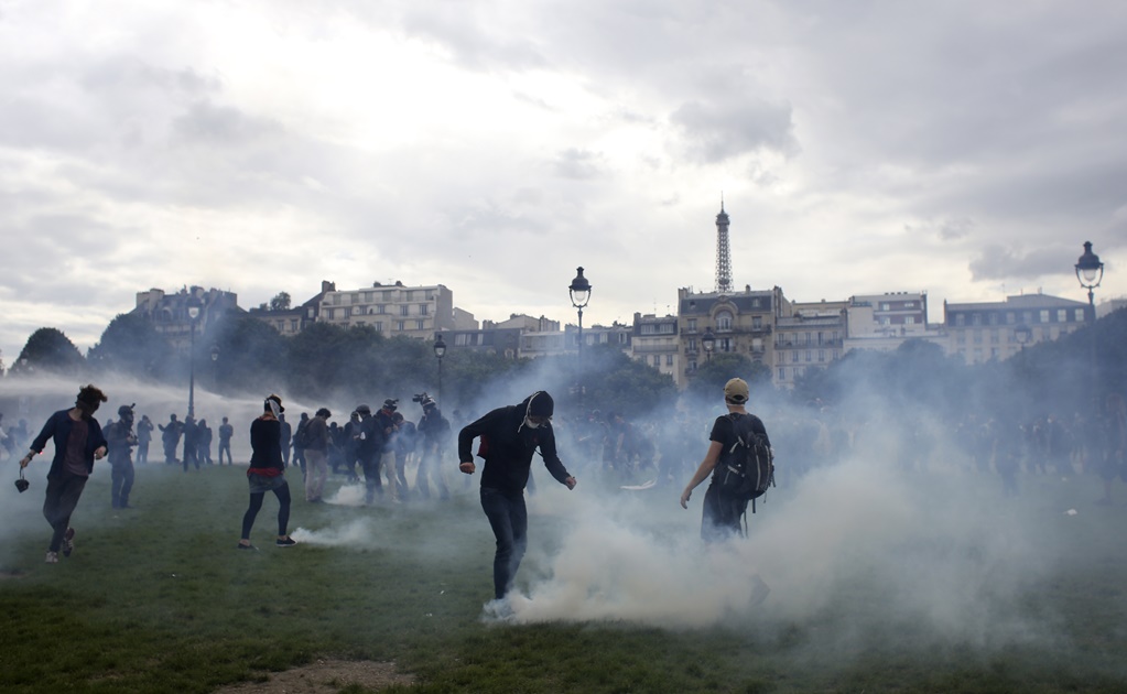 Primer ministro francés pide detener marchas en París 