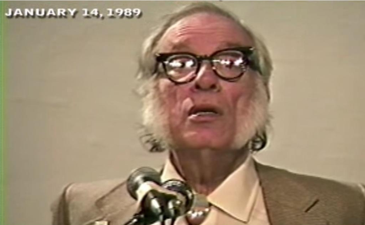 Isaac Asimov, escritor "intergaláctico" que sobrevivió a la neumonía