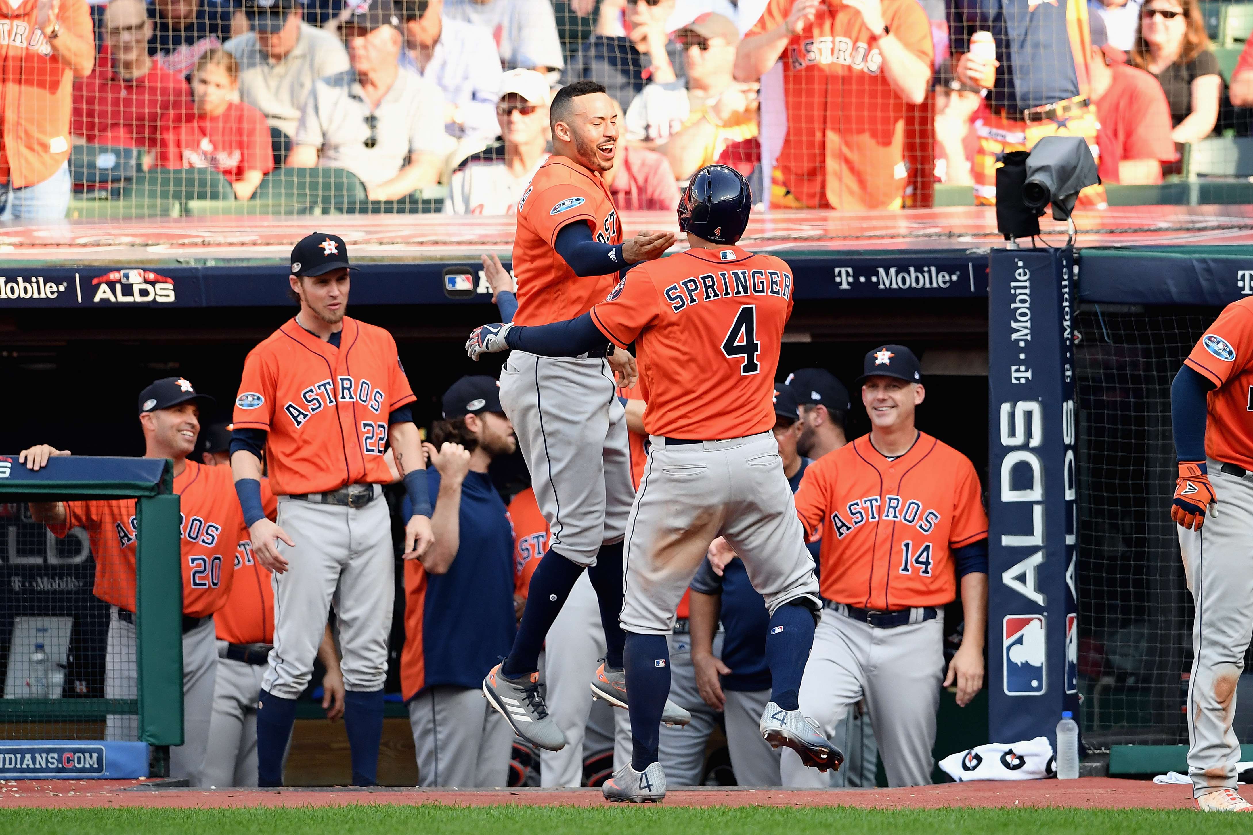 Astros barren a Cleveland y avanzan a la Serie de Campeonato