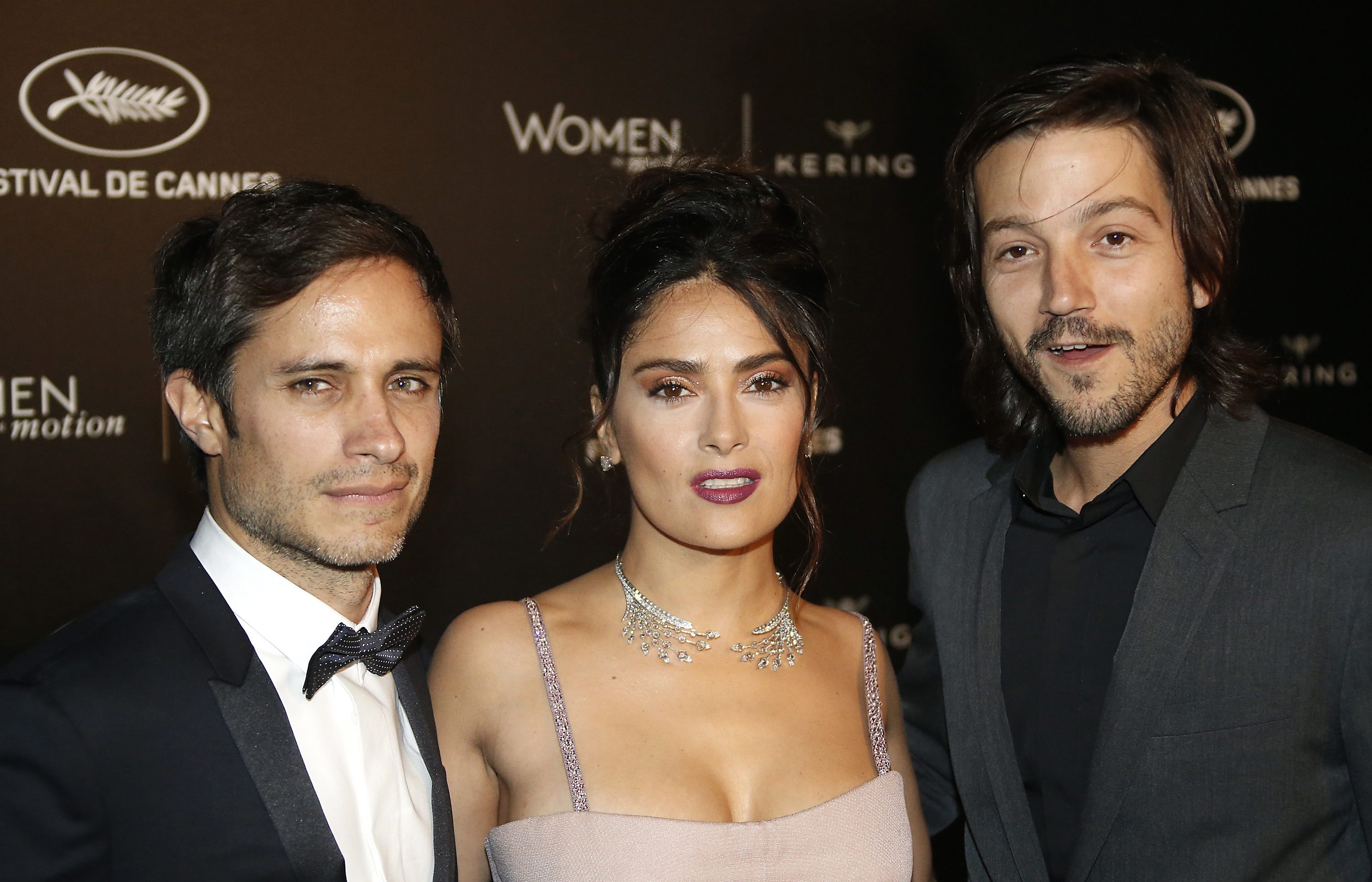 Salma, Diego y Gael honran a la mujer en Cannes