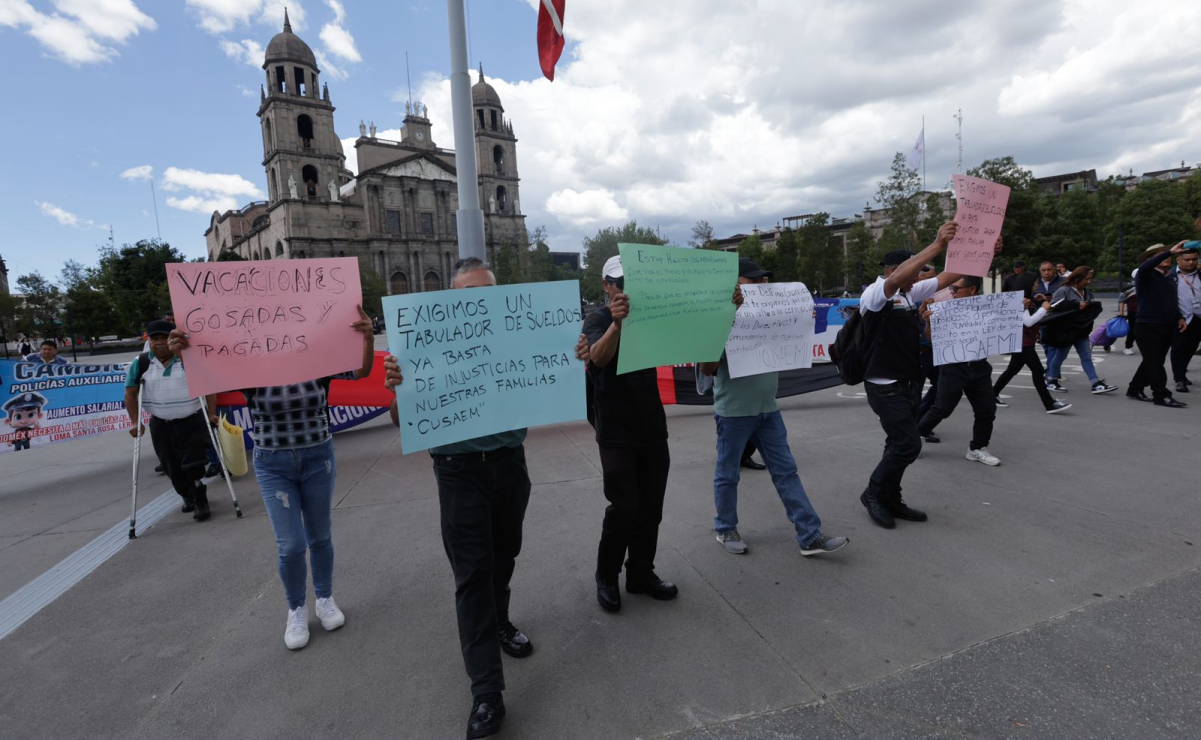 Policías auxiliares del Edomex protestan en Toluca; exigen reconocimiento y aumento salarial