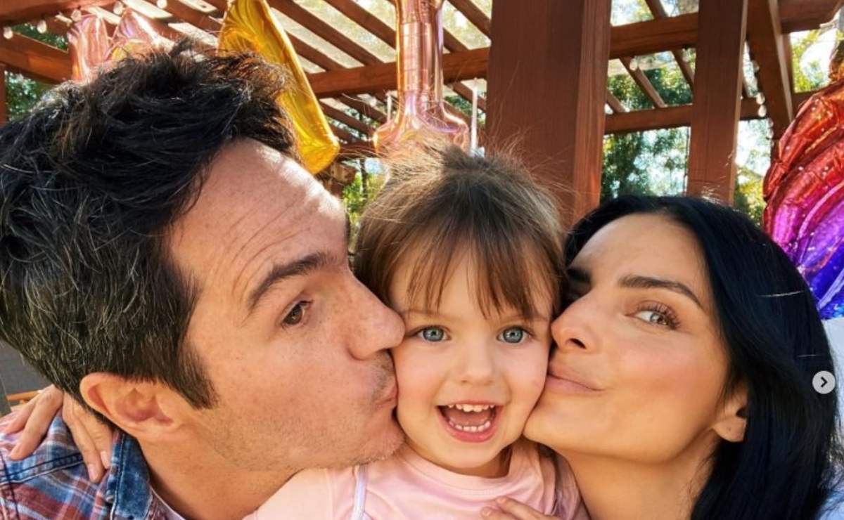 Aislinn Derbez y Mauricio Ochmann, de vacaciones juntos por su hija Kailani