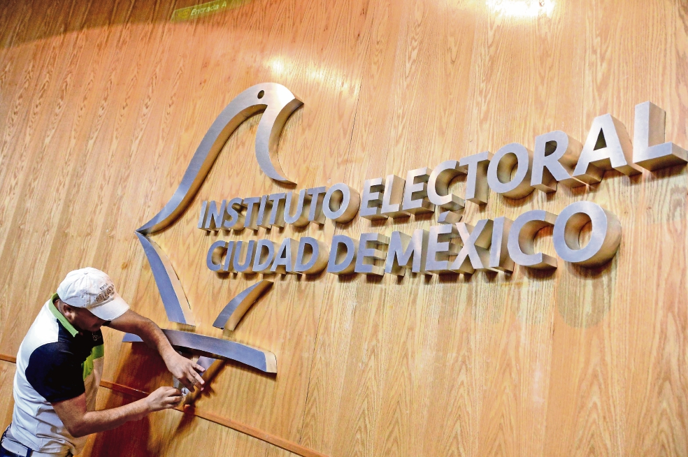 Partidos entregan plataformas a instituto electoral de la Ciudad