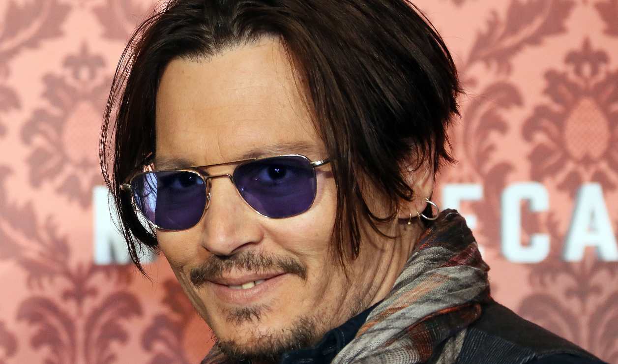 Johnny Depp ¿eres tú? El actor se muestra sin barba, sin bigote y rejuvenecido